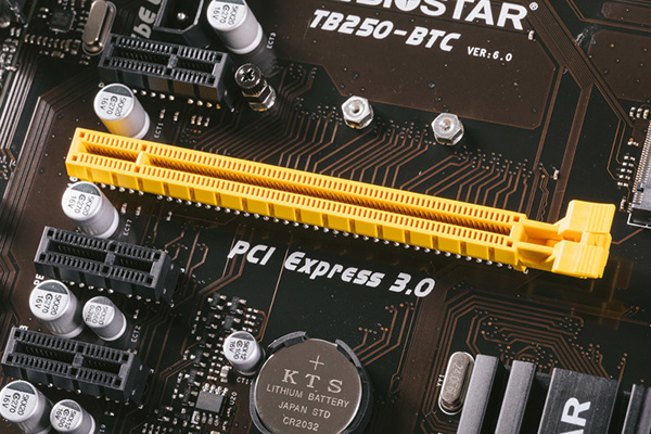 PCI Express(PCIe)で選ぶ