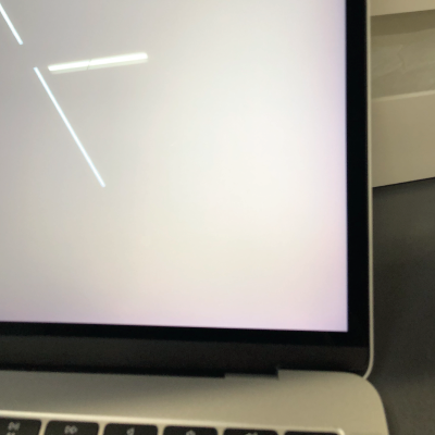 画面表示に赤みがある